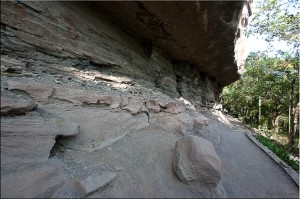 Wide angle shot of rocks overhanging a cliff path: Pha Taem NP