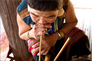Lawae woman with rice-wine straw