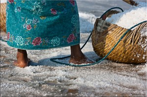 Close-up: Bare feet and salt basket