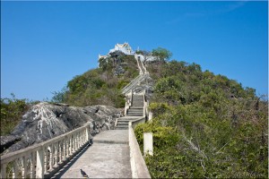 Steps up to Khao Chong Krajok เขาช่องกระจก, Prachuap Khiri Khan