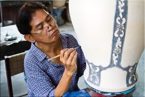 Man Underglazing large Blue Porcelain pot