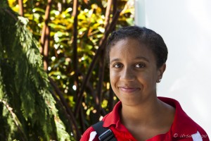 Portrait: Smiling young woman.