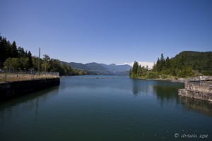 THe waters and mountains of Stave Lake