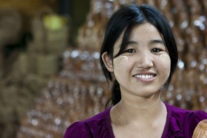 Portrait: Young Burmese woman, Shwethalyaung Buddha