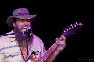 Portrait: Australian bearded male in a hat singing. Hat Fitz