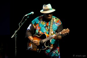 Taj Mahal laying guitar, Bluesfest 2013