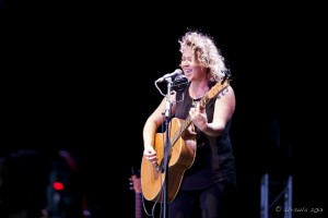 Portrait: Genevieve Chadwick and guitar at Bluesfest 2013