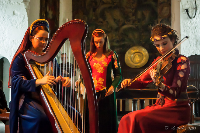 Harp and Violin players in Medieval costume, Bunratty Castle Ireland