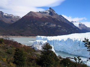Glaciar-Perito-Moreno in front of Cerro ('Hill') Moreno