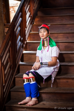 Kayan Lahwi Long neck Women iWeaving, Inle Lake, Myanmar