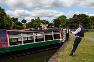 Men tying up a canal boat, Tiverton Canal Company, Devon UK