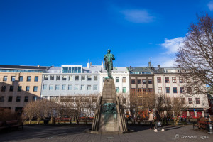 Statue of Jón Sigurdsson against Reykjavik buildings.