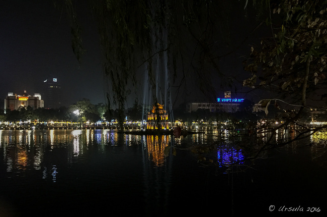 Hồ Hoàn Kiếm Lake of the Returned Sword, Hanoi Vietnam