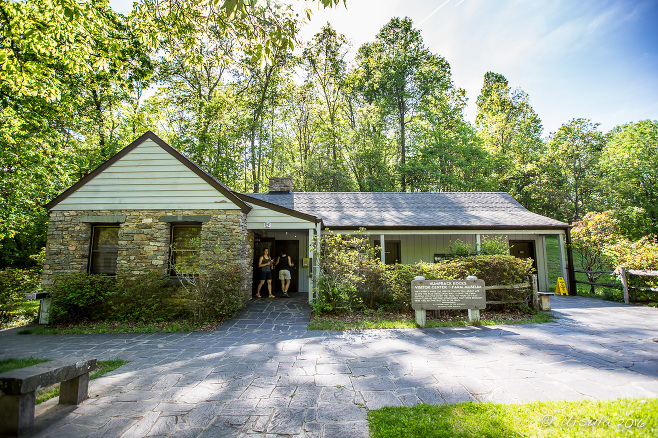 Humpback Rocks Farm Visitor Center, Blue Ridge Parkway VA USA