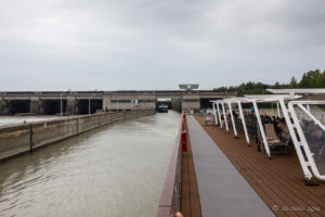 TUI Allegra exiting the Altenwörth Lock in Austria
