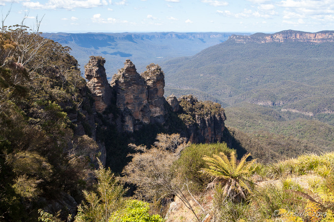 The Three Sisters from Echo Point, Katoomba Australia