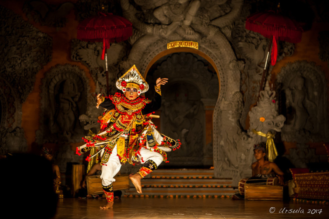 A Baris Tunggal dancer, Balai Banjar Ubud Kelod, Bali