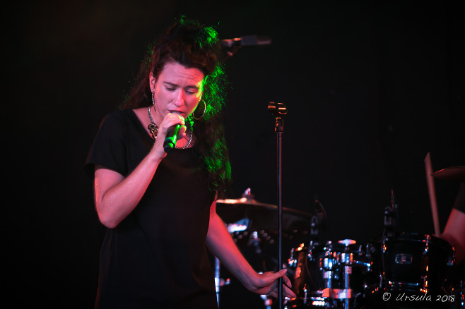 Caiti Baker on stage, Bluesfest Byron Bay AU