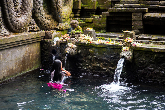 Balinese woman bathing at Pura Tirta Empul