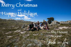 Text: Merry Christmas and Happy Holidays. Photo: Family at Kosciuszko lookout, Australia