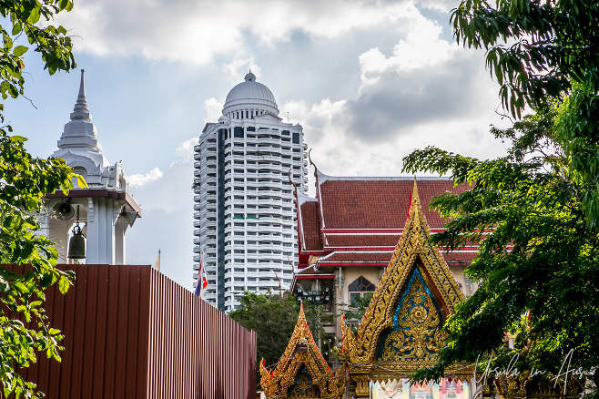 Bangkok Skyline: Wat Sam Pleum and Bangkok River Park Condominium, Thailand