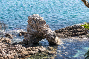 Arched rock, Haycock Point walking track, NSW Australia.