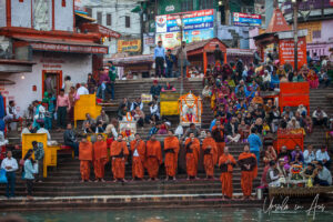 Hindu priests on the ghat at Har Ki Pauri, Haridwar India