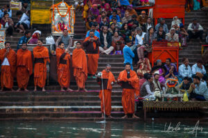 Hindu priests on the ghat at Har Ki Pauri, Haridwar India