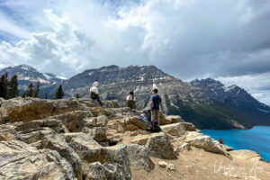 People sitting on the rocks, Upper Viewpoint, Peyto Lake, Banff National Park, Canada