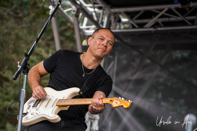 Ray Beadle on guitar at the Alpine Bar, Thredbo Australia