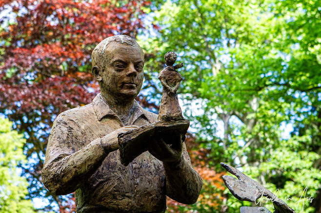 Statue of Antoine de Saint Exupéry and the Little Prince in the Jardin Royal, Toulouse.