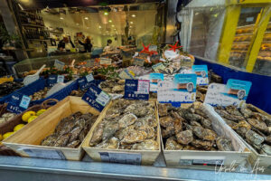 Oysters in the Poissonnerie Saint Médard, Rue Mouffe