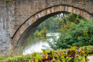 River Lot through an arch, Pont Valentré, Cahors France