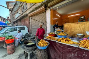 Man cooking samosas, Srinagar Nowhatta, Jammu and Kashmir, India.