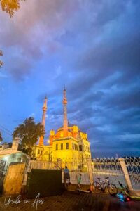 Nighttime view of Ortaköy Mosque, Istanbul Türkiye
