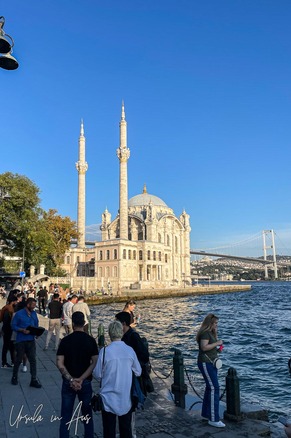 View over Ortaköy Mosque and Bosphorus Bridge, Istanbul Türkiye
